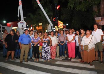 Pone Lili Campos en operación los primeros semáforos en Puerto Aventuras