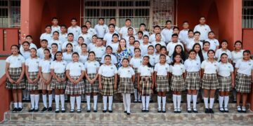 Amadrina Atenea Gómez a generación 2017-2023 de primaria en Zona Insular