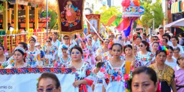 Gremio Fundadores da realce con procesión a la Feria del Carmen