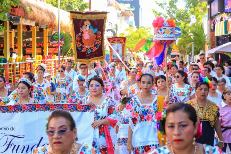 Gremio Fundadores da realce con procesión a la Feria del Carmen