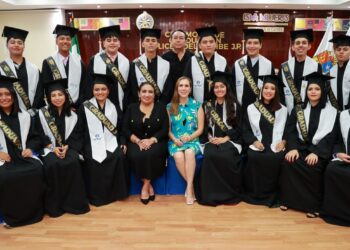 Atenea Gómez amadrina a generación 2020-2023 de secundaria en Zona Insular