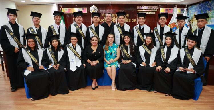 Atenea Gómez amadrina a generación 2020-2023 de secundaria en Zona Insular