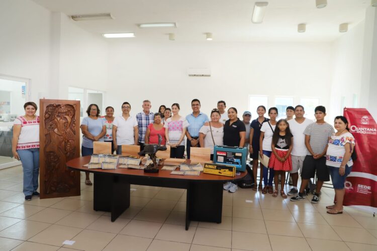 Se fortalece en Isla Mujeres trabajo de los artesanos