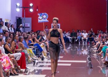 Realizan exitosa pasarela de alta costura en Playa del Carmen