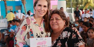 Entrega Atenea Gómez primeros apoyos del programa ‘Isleña de Corazón’
