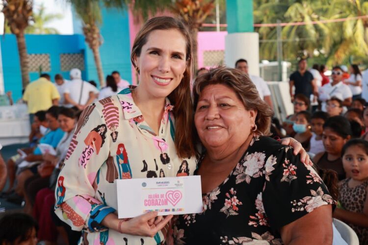 Entrega Atenea Gómez primeros apoyos del programa ‘Isleña de Corazón’