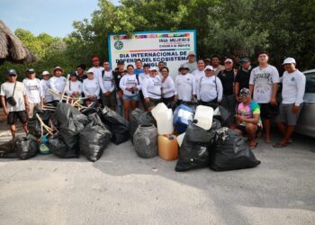 Refuerza Atenea Gómez acciones de limpieza en el área de manglares