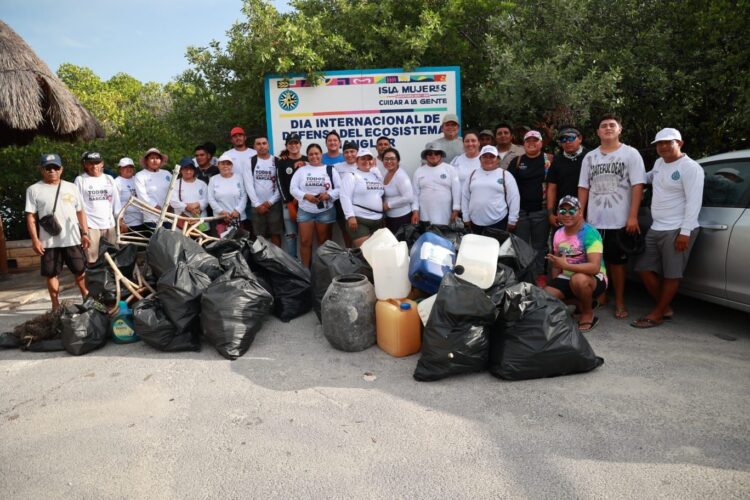 Refuerza Atenea Gómez acciones de limpieza en el área de manglares