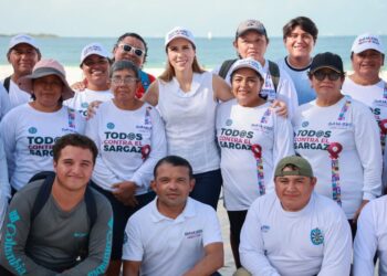 Invita Atenea Gómez a mantener limpias las playas de Isla Mujeres