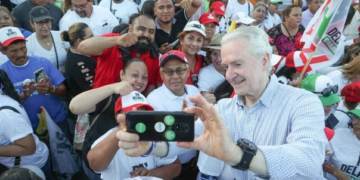 Pide Santiago Creel a simpatizantes recolectar firmas ante fallas de plataforma de Va por México