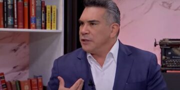 AMLO coordina la campaña de las "corcholatas": Alejandro Moreno Alejandro Moreno acusa a las "corcholatas" de Morena y al presidente de permitir un clima de quebranto de la ley por medio de una precampaña a la que tildó como cínica por la cantidad de espectaculares que se han registrado en diversas entidades. "El titular de la campaña es el titular del Poder Ejecutivo". El priista dijo que los aspirantes del Movimiento de Regeneración Nacional no tienen propuestas claras, ni entendimiento interno como para poder llevar a cabo un proceso ordenado que los convierta en una fuerza competitiva de cara a la elección. Indica que la coalición será respetuosa de la ley y construirá una propuesta sólida y atractiva con la sociedad para generar una opción real. Añade que su prioridad es mantener fuerte a la alianza, por lo que no ve en su futuro más que mantener al PRI fuerte y unido al finalizar el sexenio.