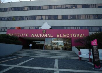 Presentan PAN y PRD ante INE quejas contra comentarios de AMLO en mañanera