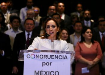 Buscan senadores que renunciaron al PRI integrar nuevo grupo parlamentario