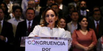 Buscan senadores que renunciaron al PRI integrar nuevo grupo parlamentario