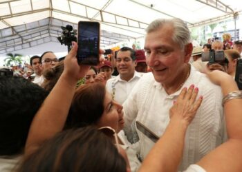 Adán Augusto López pide a gobernadores no intervenir en proceso interno