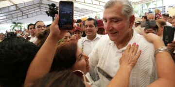 Adán Augusto López pide a gobernadores no intervenir en proceso interno