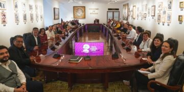 AMLO revisa con gobernadores de la 4T la rehabilitación de hospitales