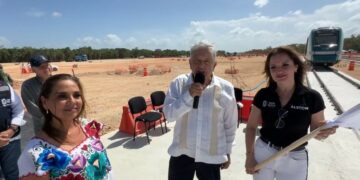 AMLO celebra arribo a Cancún de primer vagón del Tren Maya