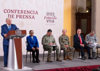 AMLO llama a las "corcholatas" a no contratar publicidad en espectaculares