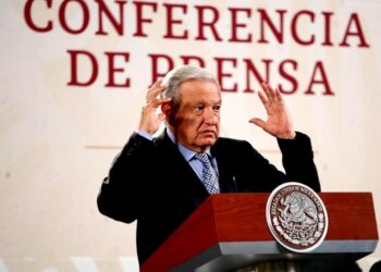 INE me limita informar que rufianes acechan para quitarle al pueblo su futuro: AMLO