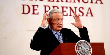 INE me limita informar que rufianes acechan para quitarle al pueblo su futuro: AMLO