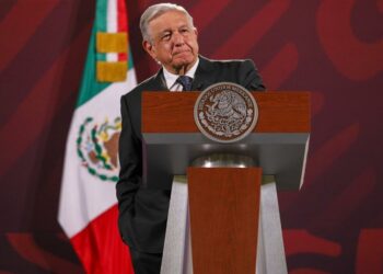 AMLO descalifica propuesta sobre pago de seguro de trabajadores del sector público