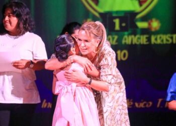 Lili Campos continuará con construcciones de domos en escuelas de Playa del Carmen