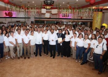 Ana Paty Peralta respalda a profesionales de la educación