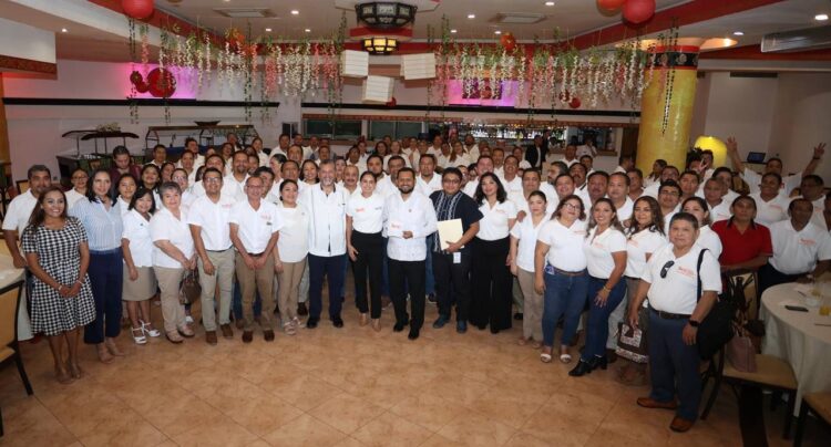 Ana Paty Peralta respalda a profesionales de la educación