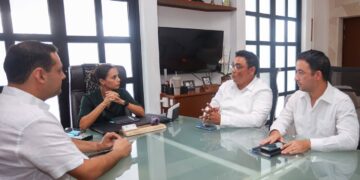 Dialoga Ana Paty Peralta con CFE para gestionar mejores servicios para familias