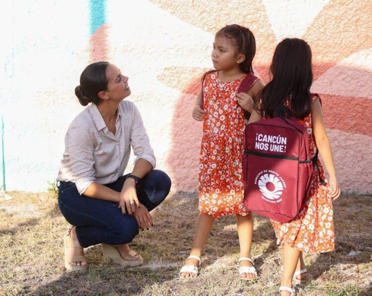 Anuncia Ana Paty Peralta entrega de útiles escolares