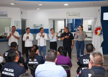 Establece Ana Paty Peralta conexión directa en seguridad