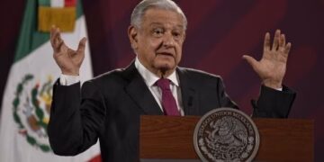 AMLO cuestiona al ministro Luis María Aguilar