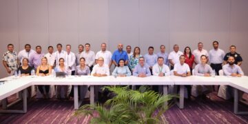 Blanca Merari mantiene diálogo con hoteleros de Puerto Morelos
