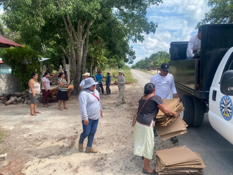 Lleva Atenea Gómez Programa de Descacharrización a comunidad de Francisco May