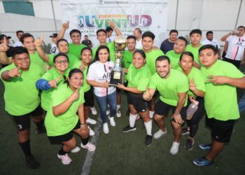 Blanca Merari premia a ganadores del Torneo Relámpago de fútbol siete