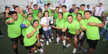 Blanca Merari premia a ganadores del Torneo Relámpago de fútbol siete