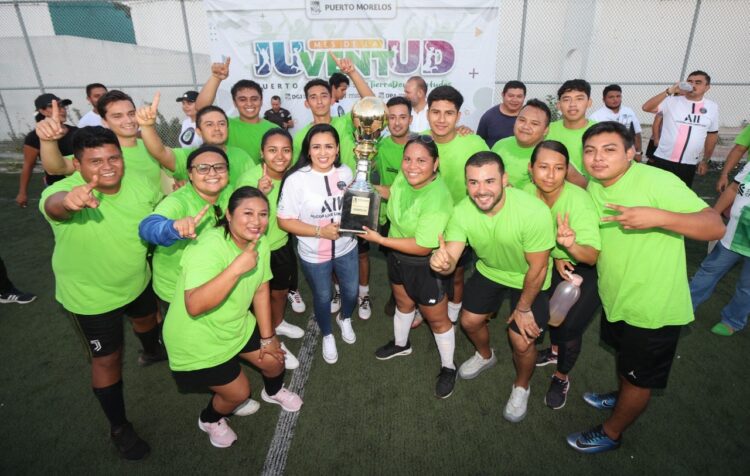 Blanca Merari premia a ganadores del Torneo Relámpago de fútbol siete