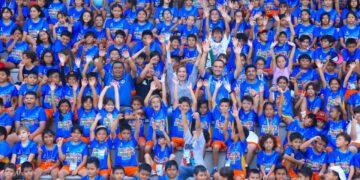 Convive Lili Campos con niñas, niños y jóvenes del curso de verano Baaxlo’ob Paalalo’ob
