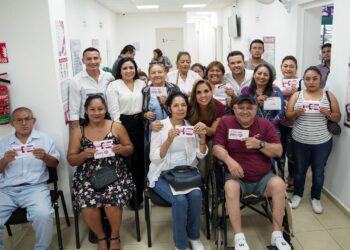 Con Unidad Médica en Puerto Morelos Mara Lezama acerca servicios de salud
