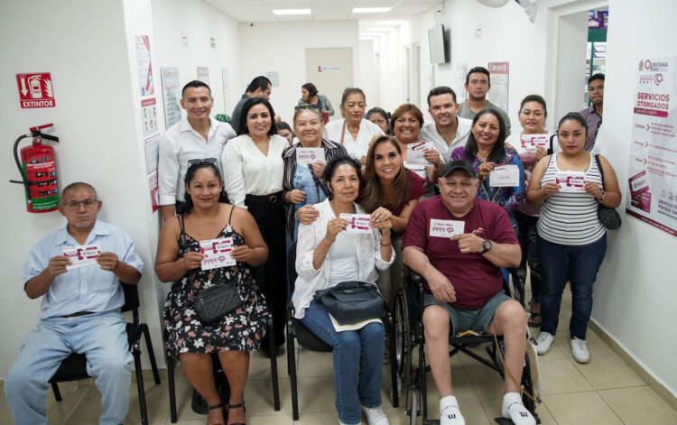Con Unidad Médica en Puerto Morelos Mara Lezama acerca servicios de salud