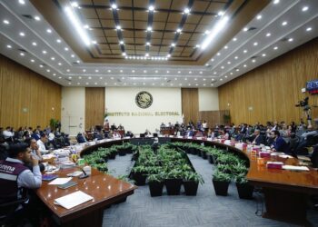 Ordenan no hacer mención alguna de Xóchitl Gálvez a AMLO