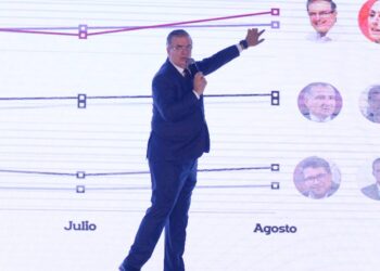 Acusa Marcelo Ebrard a Claudia Sheinbaum de hacer acarreo monumental