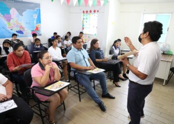 Gobierno de Solidaridad renueva mobiliario de las aulas del DIF
