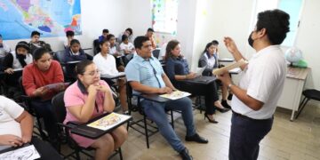 Gobierno de Solidaridad renueva mobiliario de las aulas del DIF
