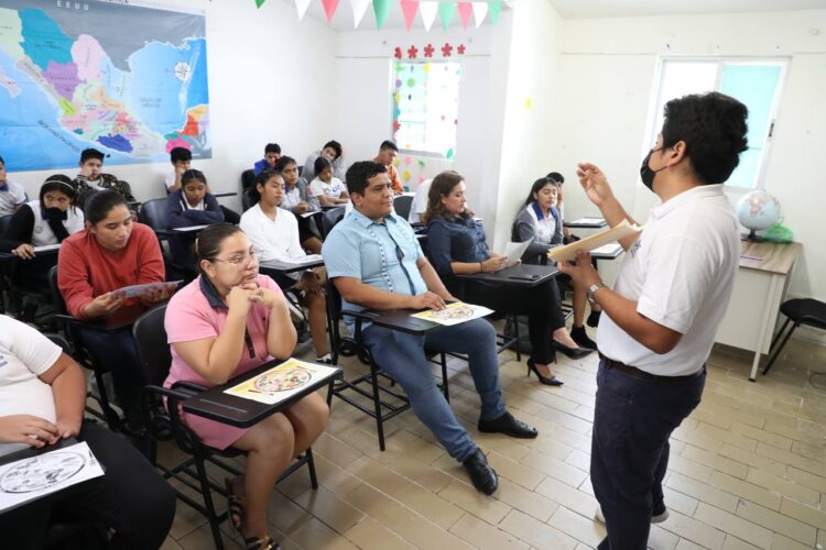 Gobierno de Solidaridad renueva mobiliario de las aulas del DIF