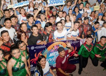 Inauguran el Mes de la Juventud con exitoso desfile en Playa del Carmen