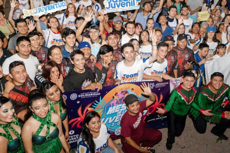 Inauguran el Mes de la Juventud con exitoso desfile en Playa del Carmen