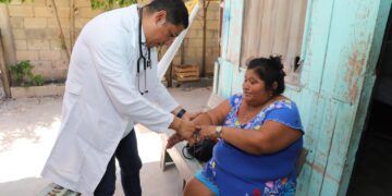 Acerca Atenea Gómez servicios de salud a personas vulnerables en Isla Mujeres