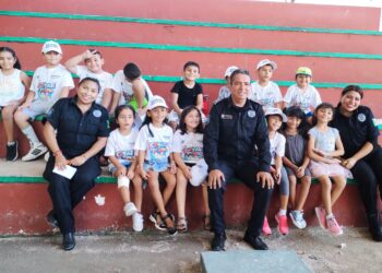 Fomenta Atenea Gómez proximidad social entre niñas, niños y Policía de Isla Mujeres